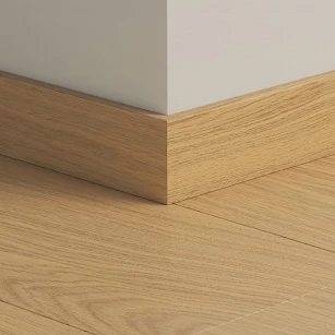Плинтус ПВХ прямой для LVT Pergo PGVSK40098 Дуб английский 2400х12х58 в интерьере