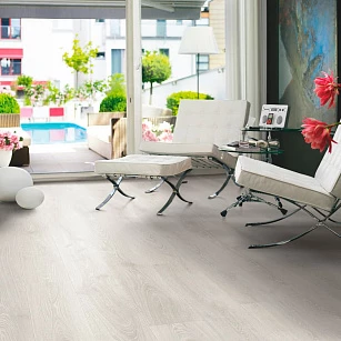 Ламинат Pergo Skara 12 pro L1250-03867 Дуб студийный  (1,311 м2) в интерьере