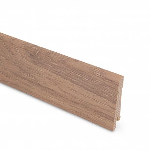 Плинтус шпонированный Lab Arte Oak Rustik 70х15х2500 в интерьере